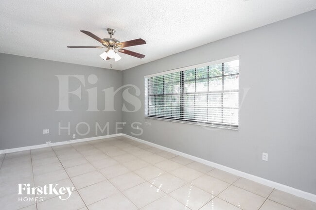 8570 NW 3rd St in Pembroke Pines, FL - Foto de edificio - Building Photo