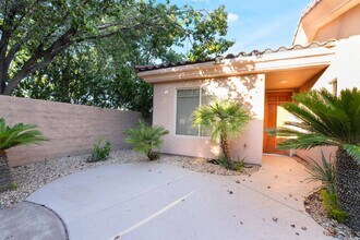 1 Emerald Dunes Cir in Henderson, NV - Building Photo - Building Photo