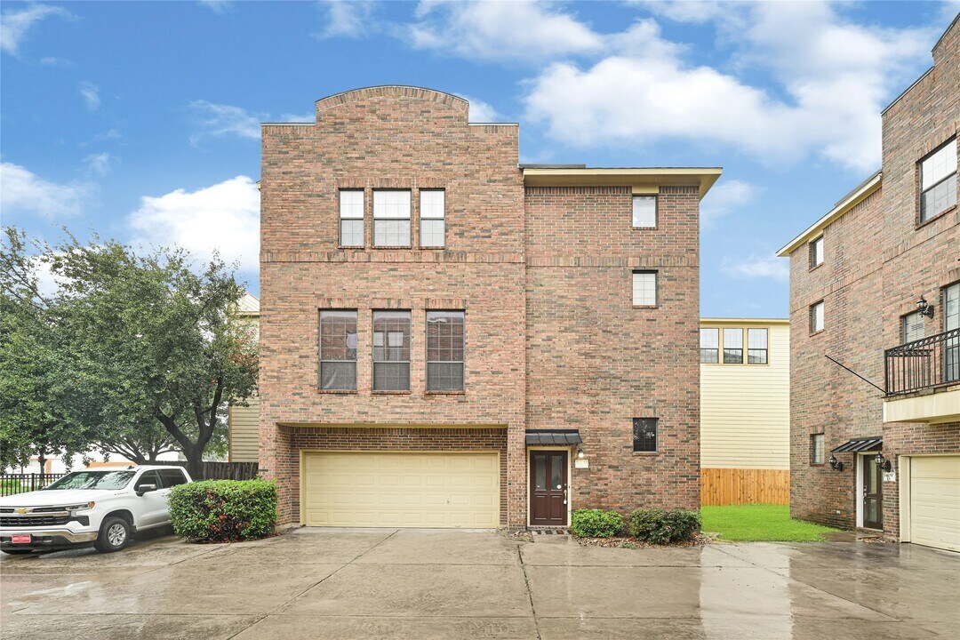 1409 St Emanuel St in Houston, TX - Building Photo