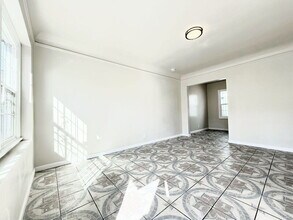 338 W 61st St in Los Angeles, CA - Building Photo - Building Photo