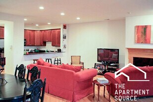 3338 N Sheffield Ave, Unit 4 in Chicago, IL - Building Photo