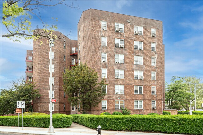 902 Ocean Pky in Brooklyn, NY - Building Photo - Building Photo