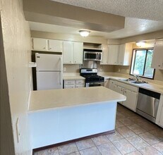 1330 Lahti Dr in Bellingham, WA - Building Photo - Building Photo