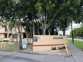 17982 NW 68th Ave in Hialeah, FL - Building Photo - Building Photo