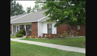 8 Senior Dr in Greenwich, OH - Building Photo