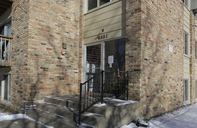 Otty Apartments in Fridley, MN - Foto de edificio - Building Photo