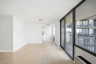 300 Winston Dr, Unit 8th Flr in Cliffside Park, NJ - Building Photo - Building Photo