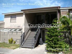 5685 Summer Side Ln in Sarasota, FL - Building Photo