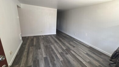 1433 E Dearborn Ave in Shelton, WA - Building Photo - Building Photo