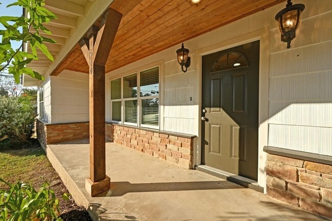 1900 Cedar Ave in Austin, TX - Building Photo - Building Photo