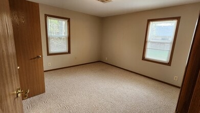538 Woodridge Ct, Unit 2 in Menomonie, WI - Foto de edificio - Building Photo