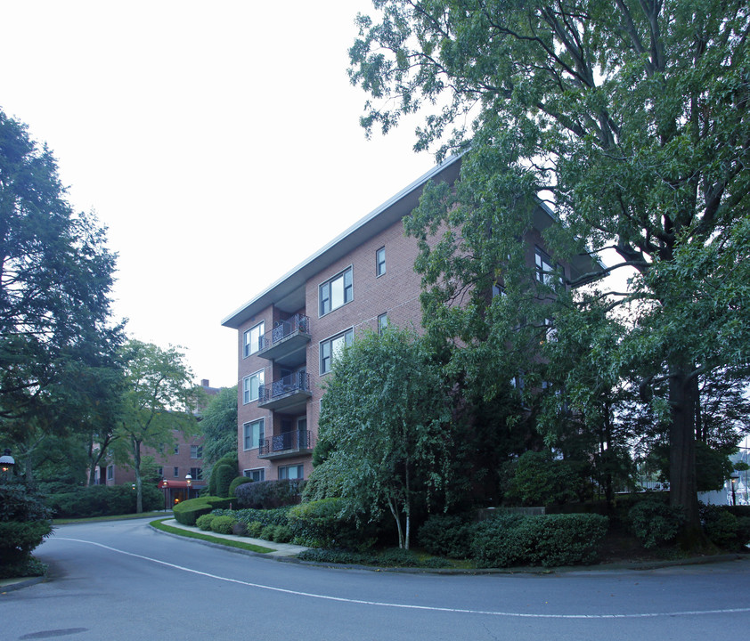 The Indian Harbor House in Greenwich, CT - Building Photo