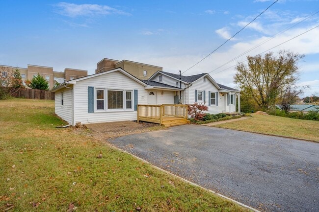 2614 Mimosa Ln in Johnson City, TN - Building Photo - Building Photo