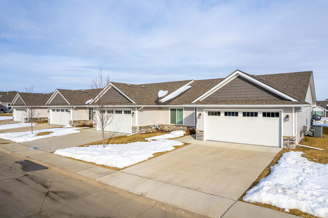 Tivoli Townhomes in Des Moines, IA - Building Photo