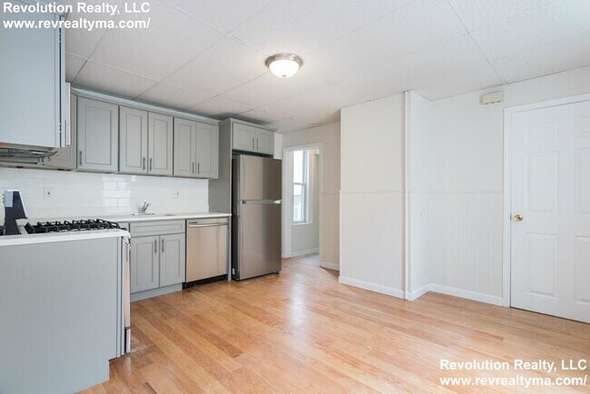 27 Pinckney St, Unit 2-2 in Somerville, MA - Building Photo - Building Photo