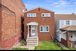 803 7th St in Mckees Rocks, PA - Building Photo