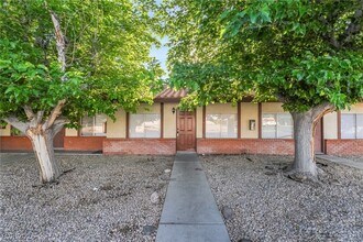 1611 E Harmon Ave in Las Vegas, NV - Building Photo - Building Photo