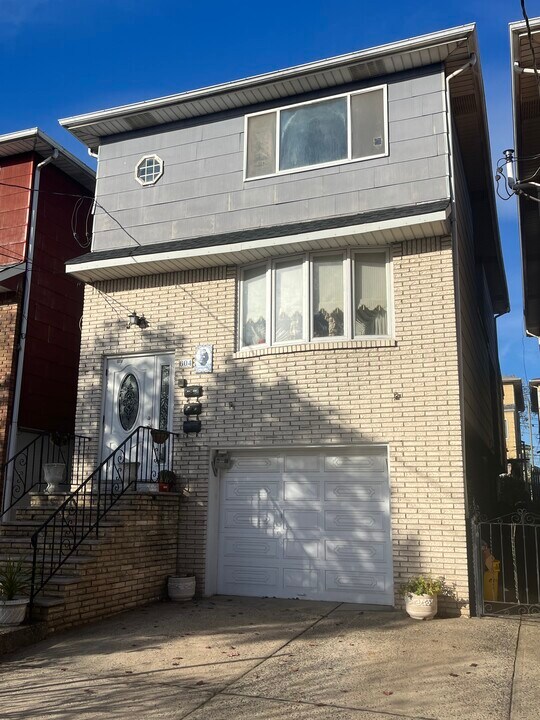 604 Bergen St in Harrison, NJ - Building Photo
