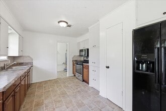 118 8th Ave in Nederland, TX - Building Photo - Building Photo