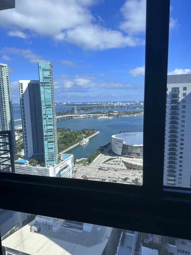 240 Biscayne Blvd, Unit 2609 in Miami, FL - Building Photo - Building Photo