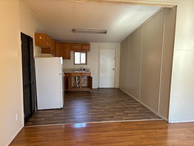 823 W Oak St, Unit B in Jasonville, IN - Building Photo - Building Photo