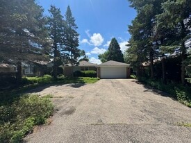 1727 Dundee Rd in Northbrook, IL - Building Photo
