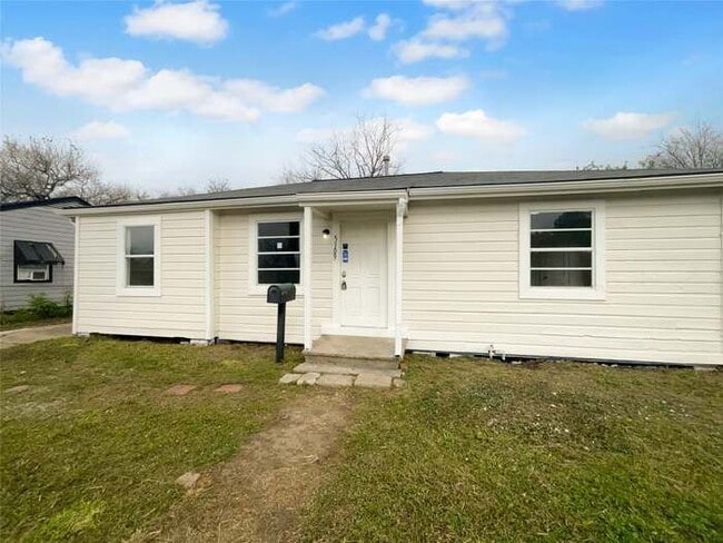 5109 Wilmington St, Unit 1-204 in Houston, TX - Building Photo - Building Photo