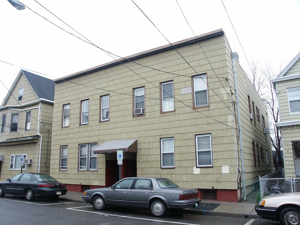 33-35 Arthur St in Clifton, NJ - Building Photo