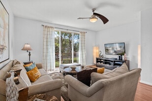 8013 Cool Breeze Dr in Orlando, FL - Building Photo