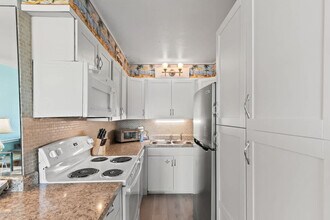 8743 Thomas Dr in Panama City Beach, FL - Building Photo - Building Photo