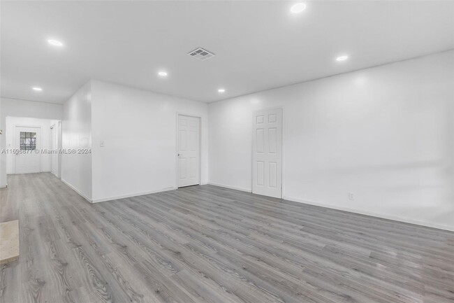 480 N 57th Ave in Hollywood, FL - Building Photo - Building Photo