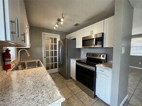 10043 Hayes St in Spring Hill, FL - Building Photo - Building Photo