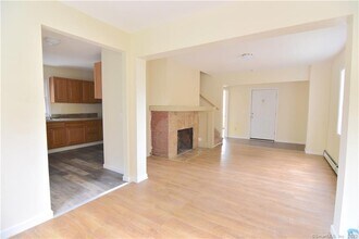 14 Wildwood Ave in Waterbury, CT - Foto de edificio - Building Photo