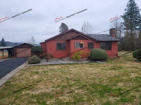 1214 Grand Ave in Centralia, WA - Building Photo