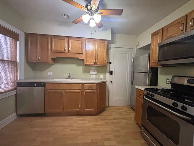 property at 2921 Ludlow Rd