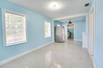 813 Truman St in Lake Worth Beach, FL - Building Photo - Building Photo