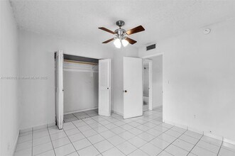 10776 N Kendall Dr in Miami, FL - Building Photo - Building Photo