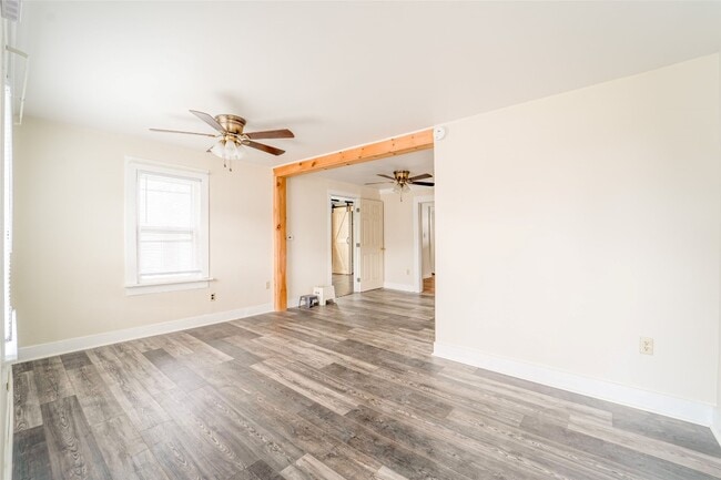 425 Clayton Ave in Vestal, NY - Building Photo - Building Photo