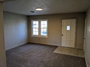2011 N Burns in Wichita, KS - Building Photo - Building Photo