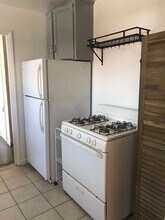 2477 Silver Lake Blvd in Los Angeles, CA - Foto de edificio - Building Photo