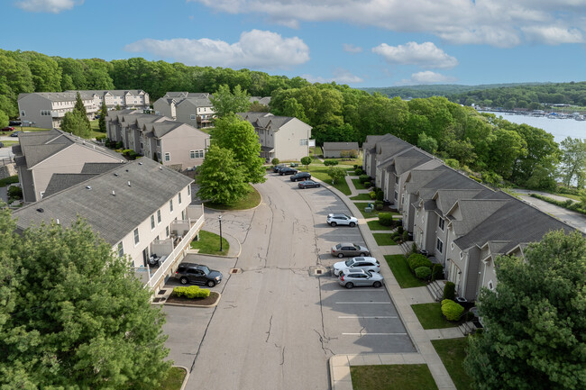 64 Scotch Cap Rd in Quaker Hill, CT - Building Photo - Building Photo