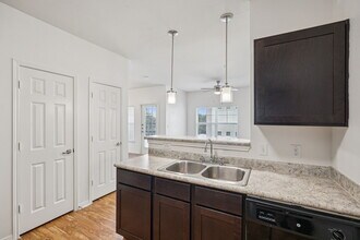 Oak Valley Apartments in San Antonio, TX - Foto de edificio - Building Photo