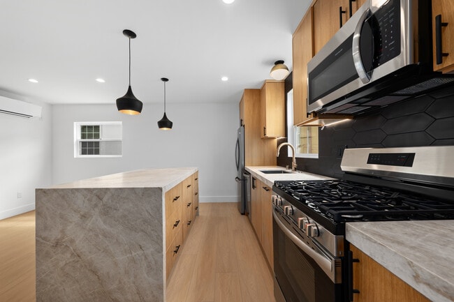 5240 W Olympic Blvd, Unit 5240
