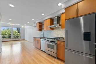 5230B California Ave SW in Seattle, WA - Building Photo - Building Photo