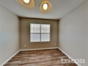 685 Winners Point in Whitsett, NC - Foto de edificio - Building Photo