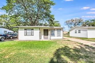 637 N 4th St in Garland, TX - Building Photo - Building Photo