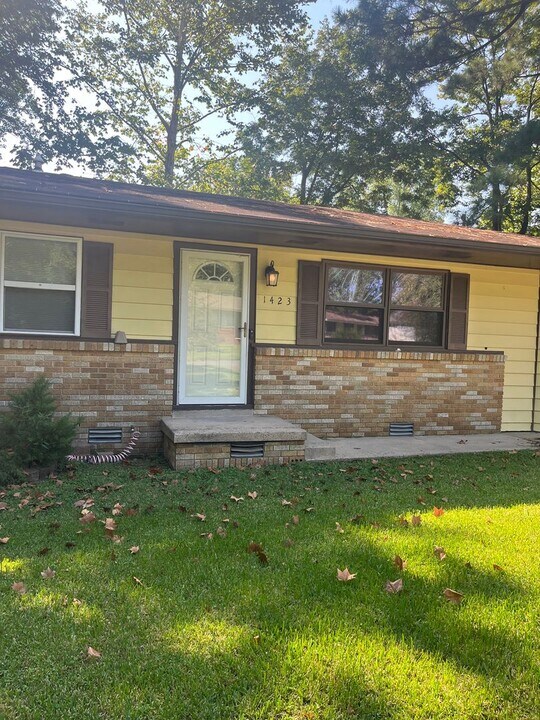 1423 Rebel Dr in Jacksonville, AR - Building Photo