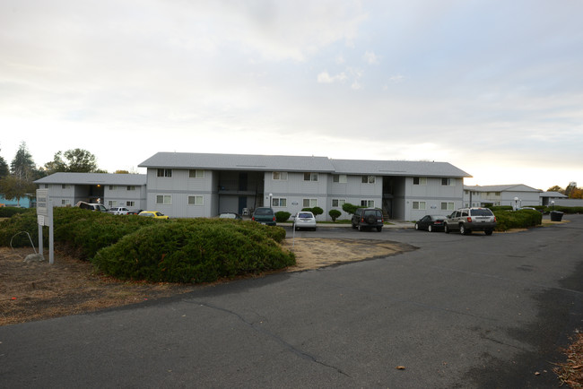 Grandridge Apartments in Grandview, WA - Building Photo - Building Photo