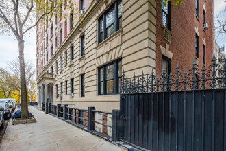 200 Riverside Dr in New York, NY - Building Photo - Building Photo