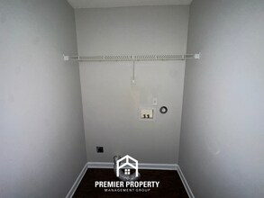 5560 Falling Bark Dr in Memphis, TN - Building Photo - Building Photo